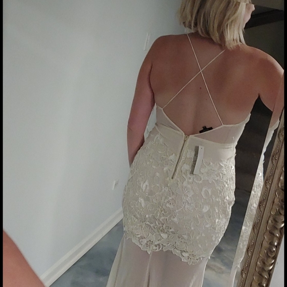 Beautiful ball gown - Picture 9 of 9